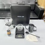 نمای جانبی ماگ و فیلتر استیل ست قهوه گرین لاین